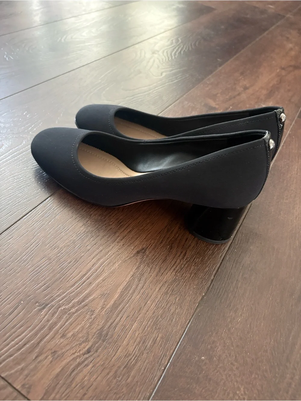 Women's Donald/Pliner Black Round-Toe Block Heel Pumps Size 6.5